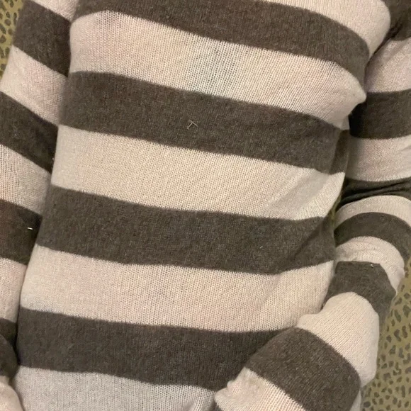 Line Cashmere Sweater - Picture 3 of 3